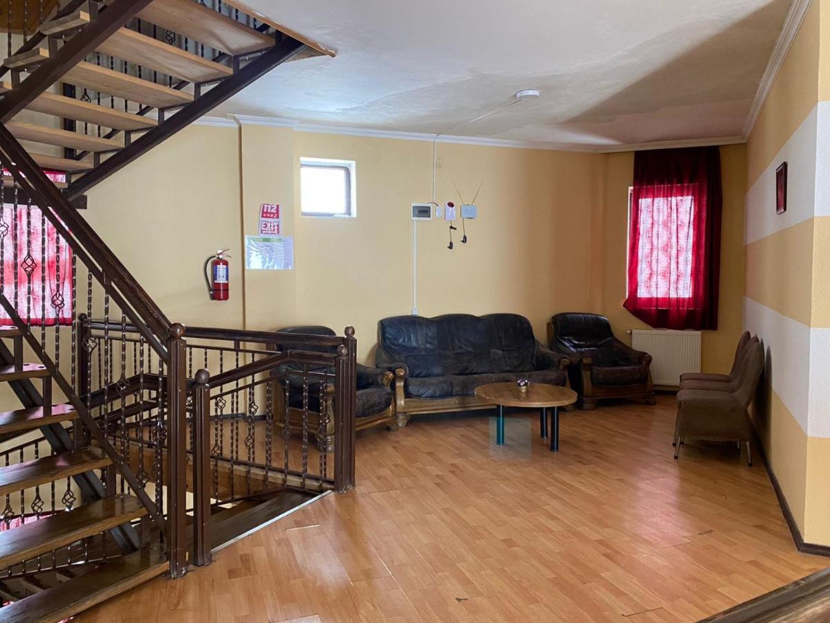 גודאורי Hotel Seven מראה חיצוני תמונה